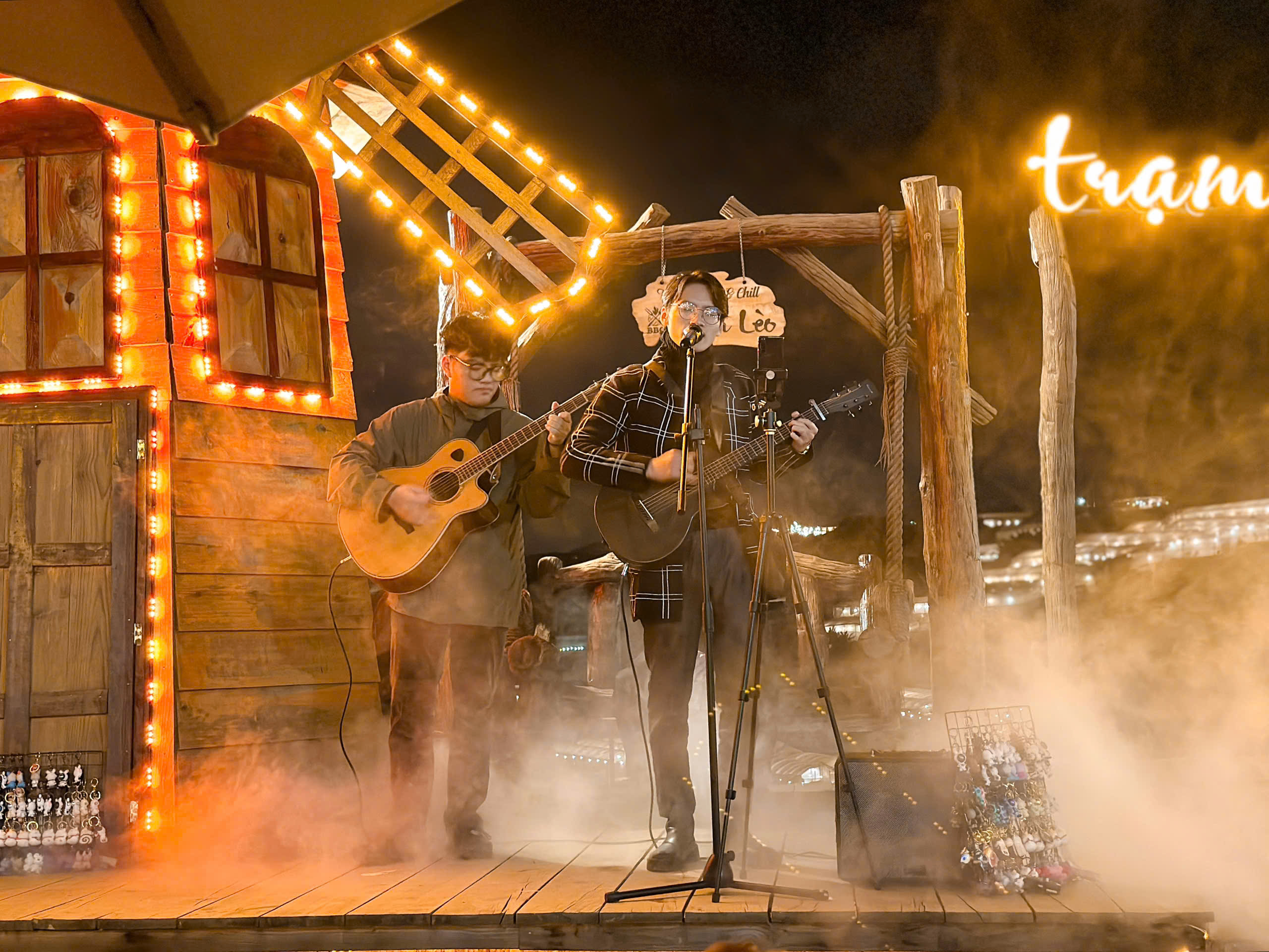 Quán nướng BBQ Đà Lạt ban đêm view nhà lồng