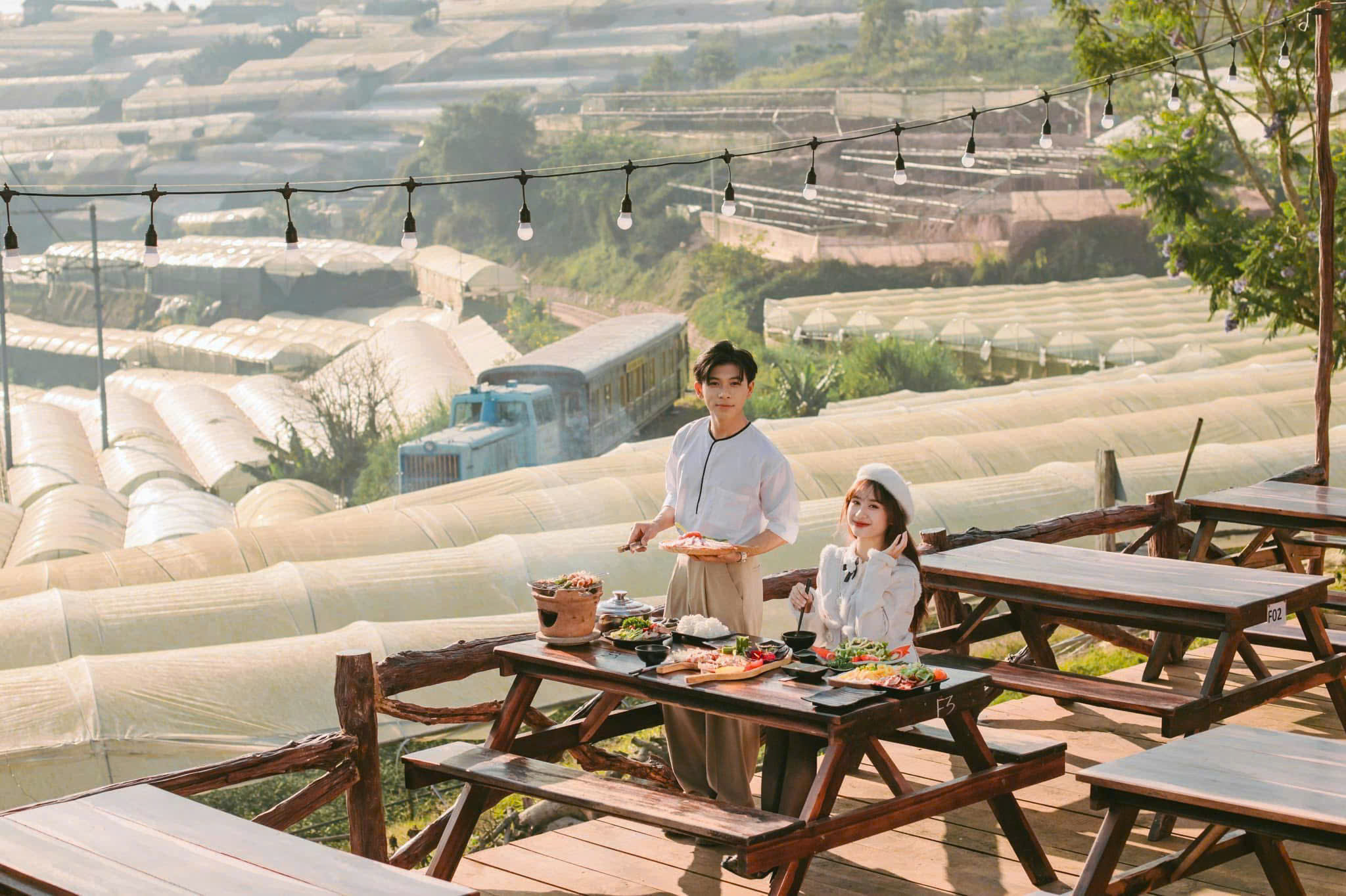 View xe lửa Đà Lạt từ quán nướng Trạm Dừng Chill